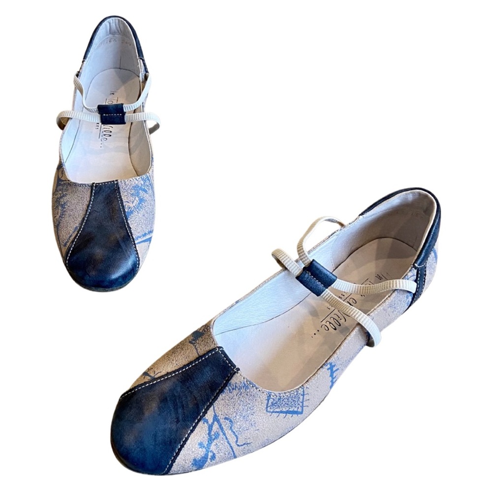 Un Tour en Ville Flats Blue and Cream With Unique Pattern Size 36 1/2